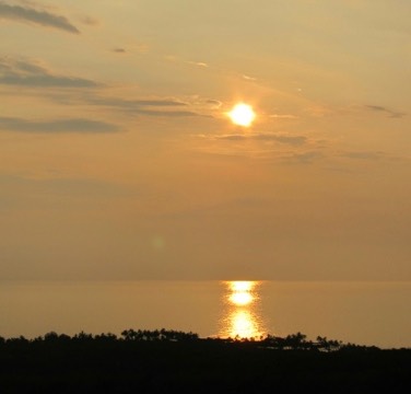 Overlooking Puuhonua o Honaunau - 5